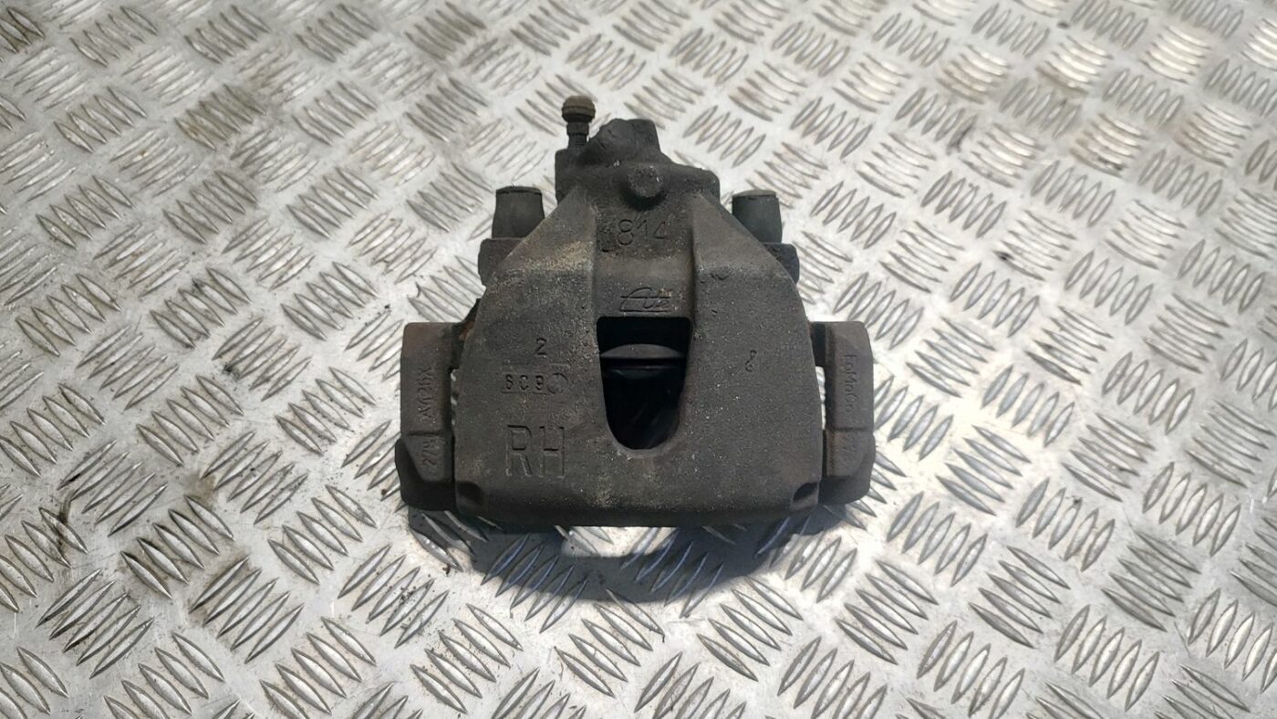 Priekšējais labais suports priekš FORD FOCUS 2016 UNIVERSAL 1 Priekšējais labais suports priekš FORD FOCUS 2016 UNIVERSAL