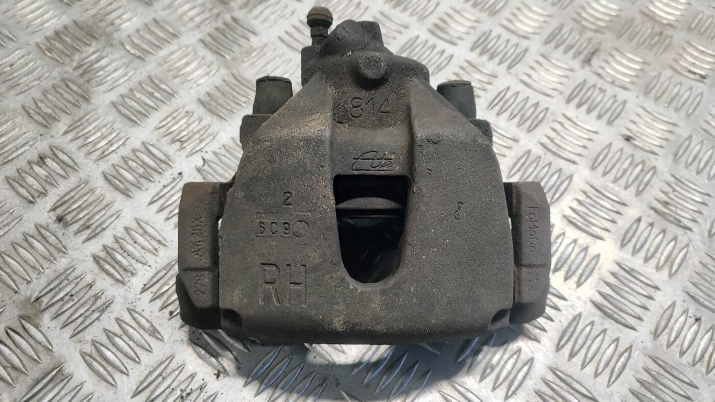 Priekšējais labais suports priekš FORD FOCUS 2016 UNIVERSAL 2 Priekšējais labais suports priekš FORD FOCUS 2016 UNIVERSAL