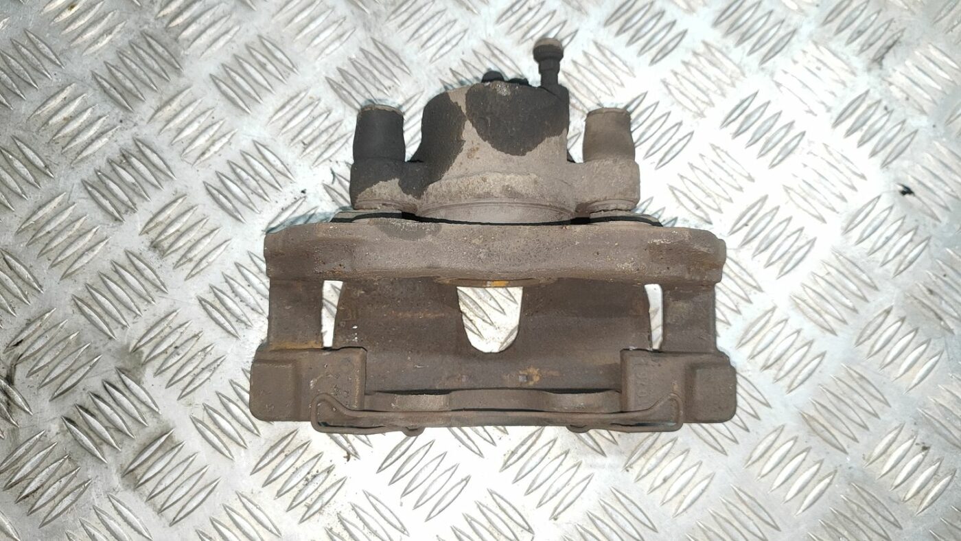 Priekšējais labais suports priekš FORD FOCUS 2016 UNIVERSAL 4 Priekšējais labais suports priekš FORD FOCUS 2016 UNIVERSAL