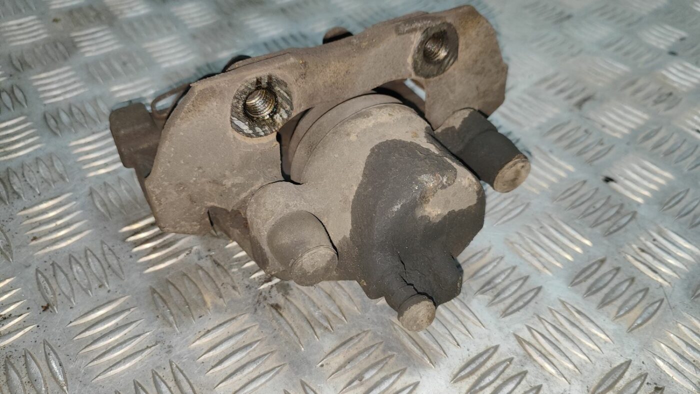 Priekšējais labais suports priekš FORD FOCUS 2016 UNIVERSAL 3 Priekšējais labais suports priekš FORD FOCUS 2016 UNIVERSAL