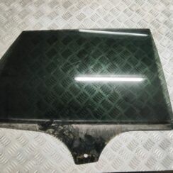 Aizmugurējo labo durvju stikls priekš FORD FOCUS 2016 UNIVERSAL