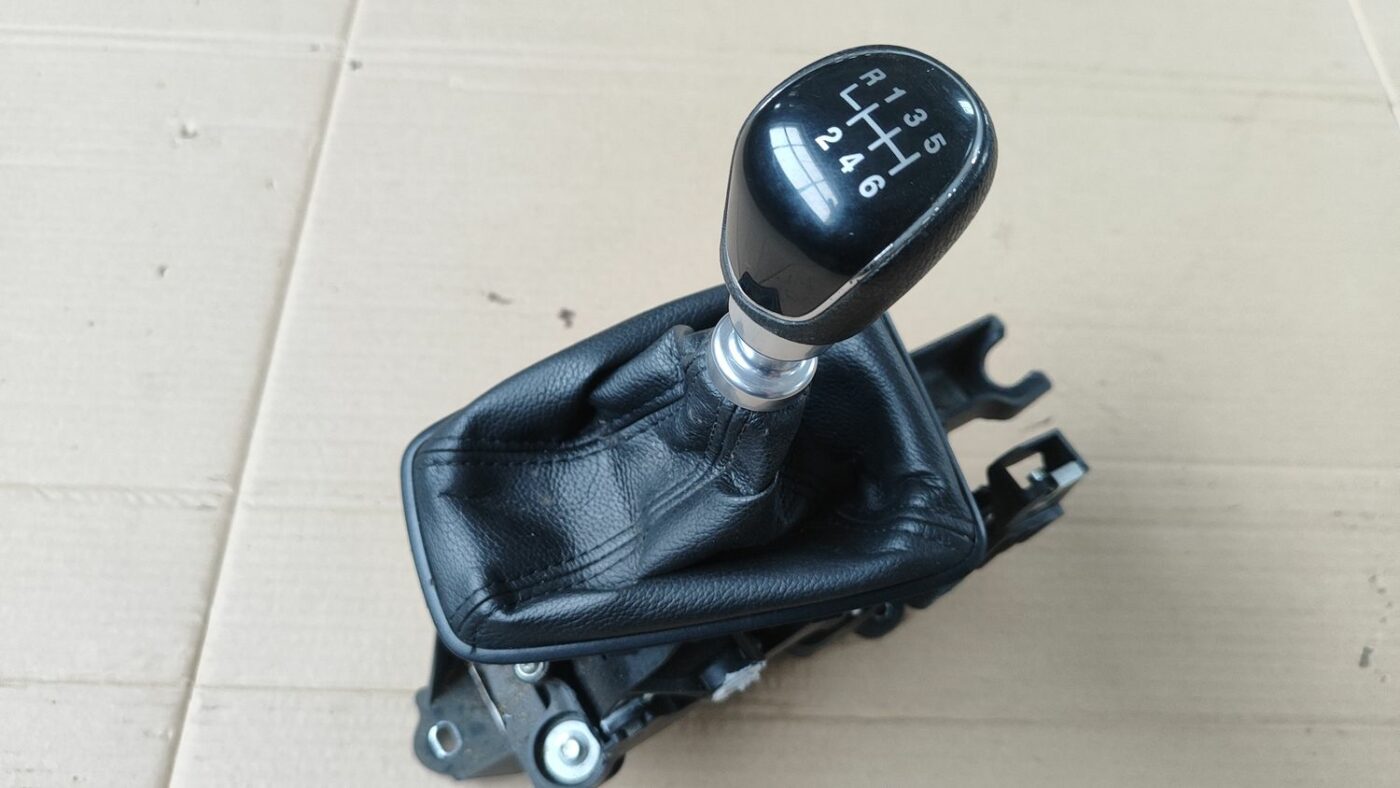 Ātrumu pārslēgšanas slēdzis priekš FORD FOCUS 2016 UNIVERSAL 2 Ātrumu pārslēgšanas slēdzis priekš FORD FOCUS 2016 UNIVERSAL