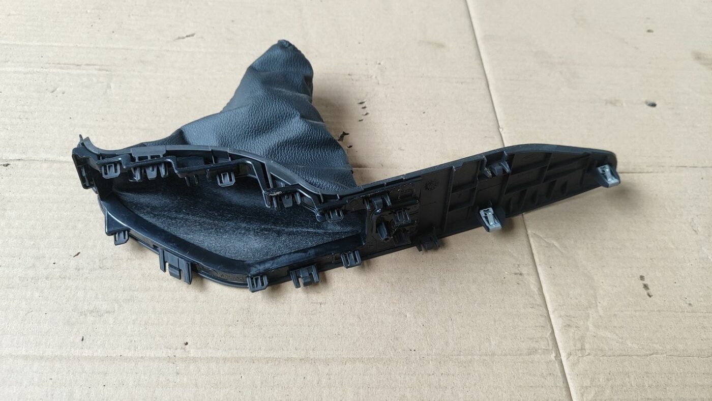 Stāvbremzes sviras auduma pārvalks priekš FORD FOCUS 2016 UNIVERSAL 4 Stāvbremzes sviras auduma pārvalks priekš FORD FOCUS 2016 UNIVERSAL