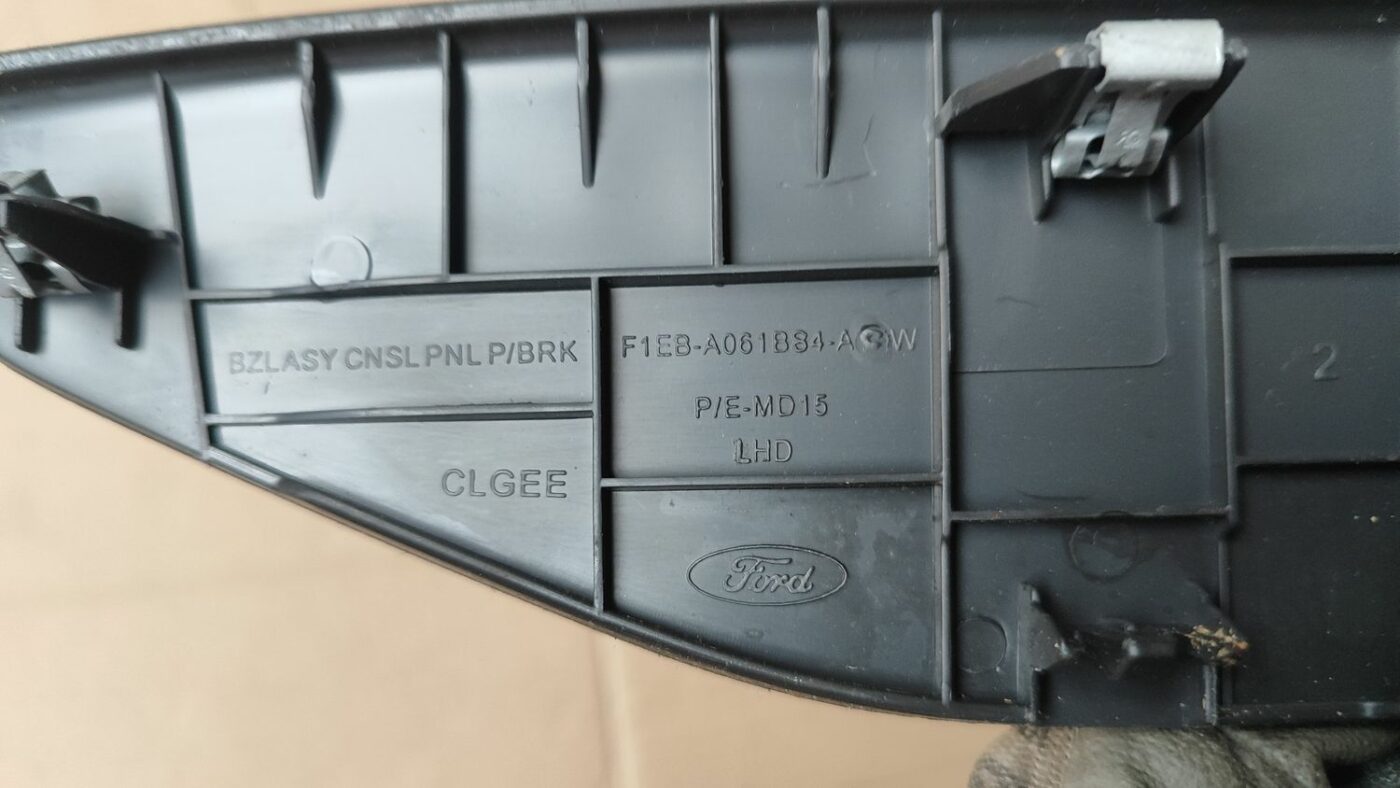 Stāvbremzes sviras auduma pārvalks priekš FORD FOCUS 2016 UNIVERSAL 3 Stāvbremzes sviras auduma pārvalks priekš FORD FOCUS 2016 UNIVERSAL