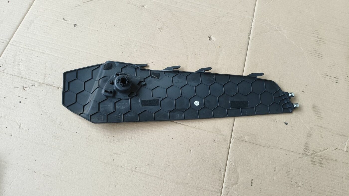 Centrālās konsoles (apdares) sānu panelis priekš FORD FOCUS 2016 UNIVERSAL