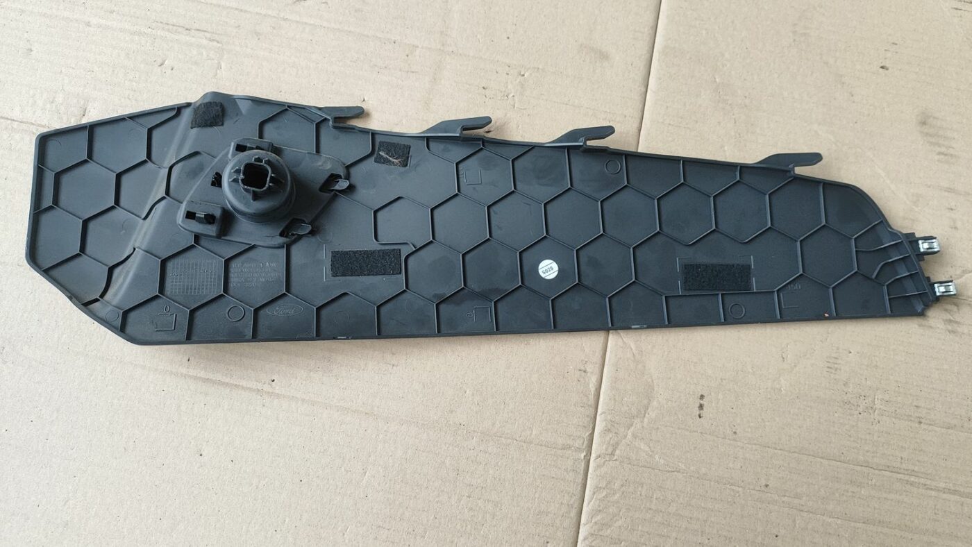 Centrālās konsoles (apdares) sānu panelis priekš FORD FOCUS 2016 UNIVERSAL