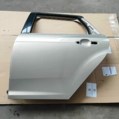 Aizmugurējās kreisās durvis priekš FORD FOCUS 2016 UNIVERSAL
