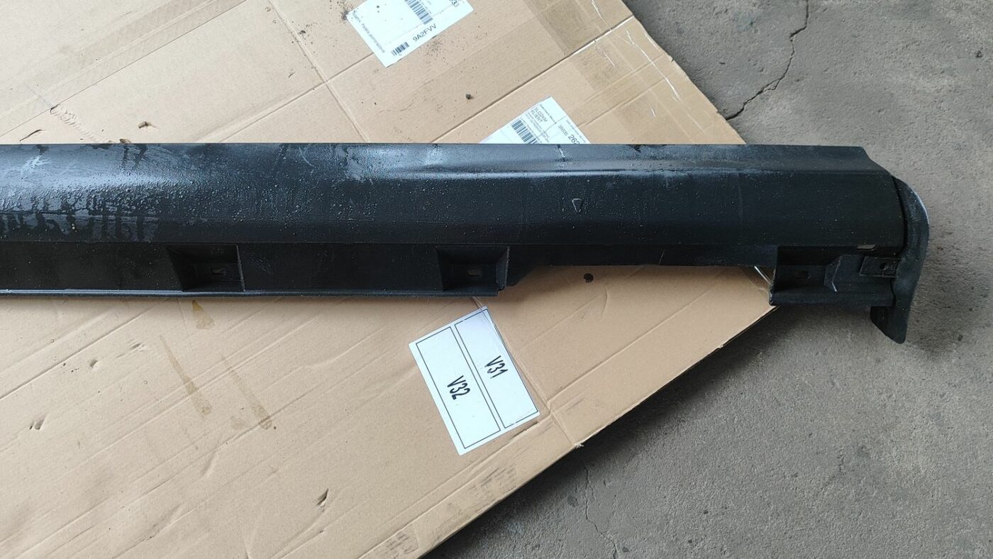 Ārēja sliekšņa kreisa uzlika priekš FORD FOCUS 2016 UNIVERSAL