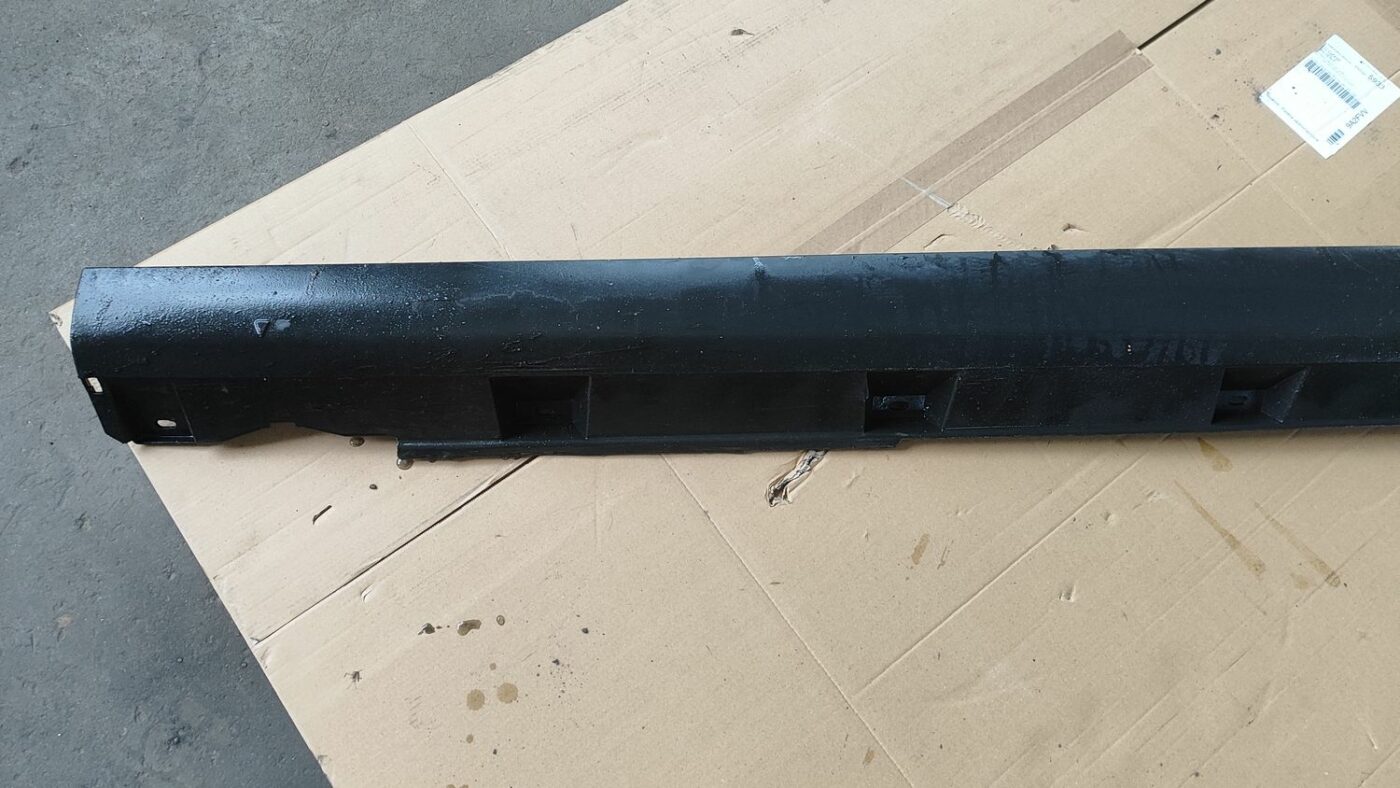 Ārēja sliekšņa kreisa uzlika priekš FORD FOCUS 2016 UNIVERSAL