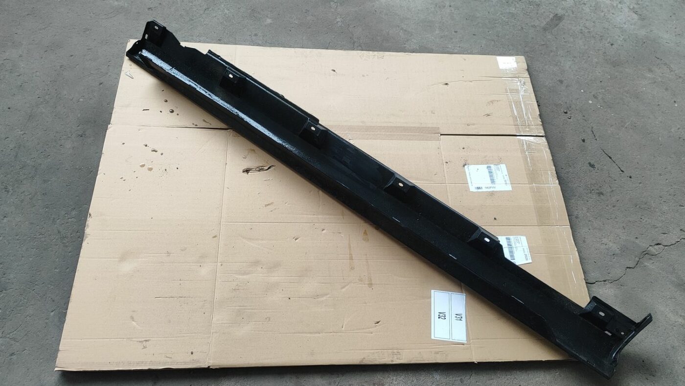 Ārēja sliekšņa kreisa uzlika priekš FORD FOCUS 2016 UNIVERSAL