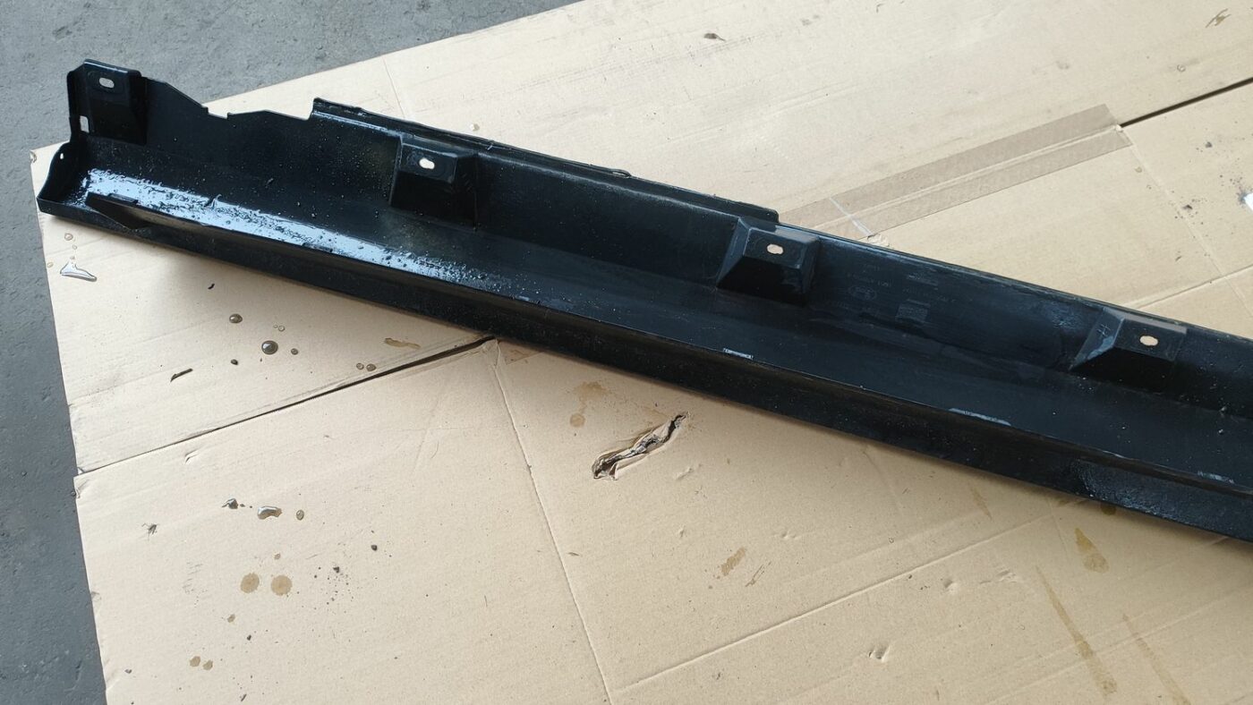 Ārēja sliekšņa kreisa uzlika priekš FORD FOCUS 2016 UNIVERSAL