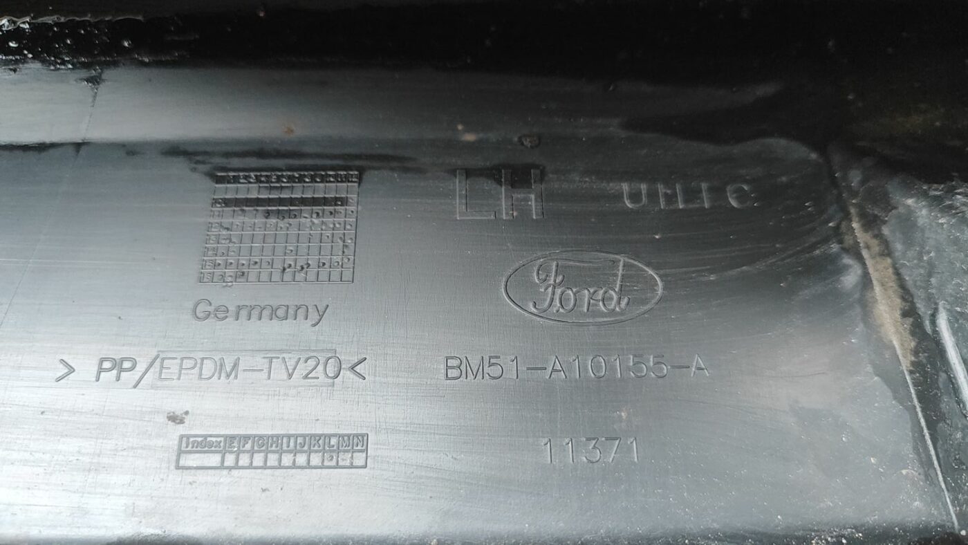 Ārēja sliekšņa kreisa uzlika priekš FORD FOCUS 2016 UNIVERSAL