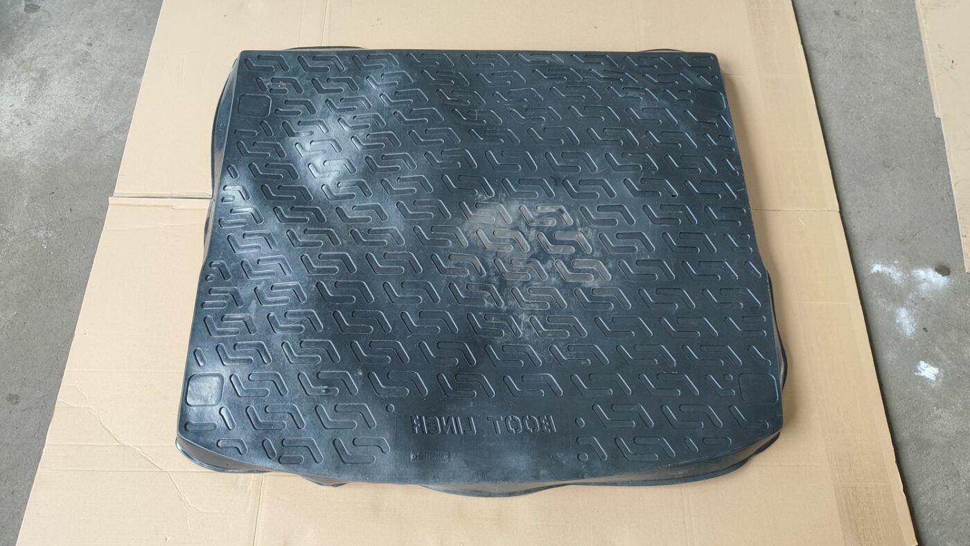 Bagāžnieka nodalījuma paklājs priekš FORD FOCUS 2016 UNIVERSAL