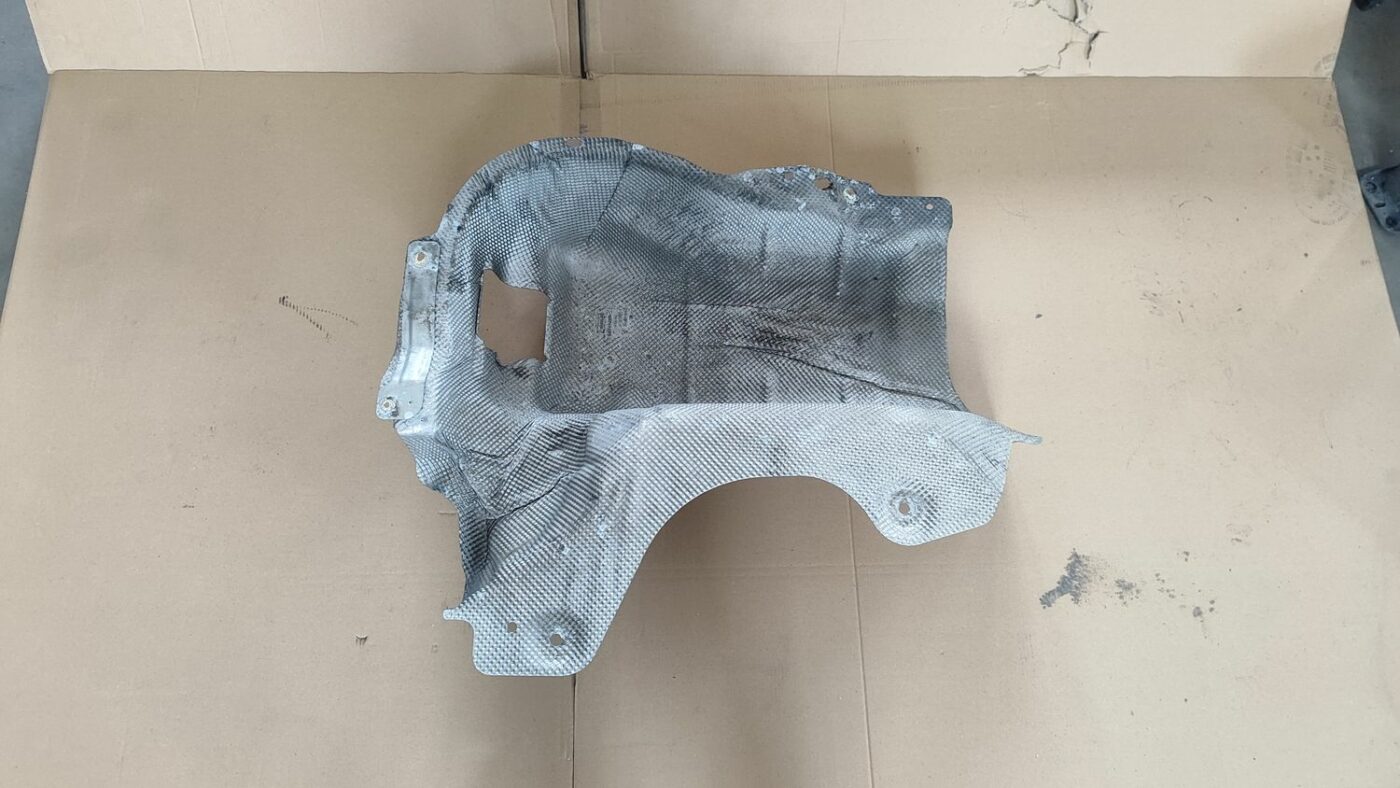 Izpūtēja sistēmas karstuma aizsargs priekš FORD FOCUS 2016 UNIVERSAL 1 Izpūtēja sistēmas karstuma aizsargs priekš FORD FOCUS 2016 UNIVERSAL