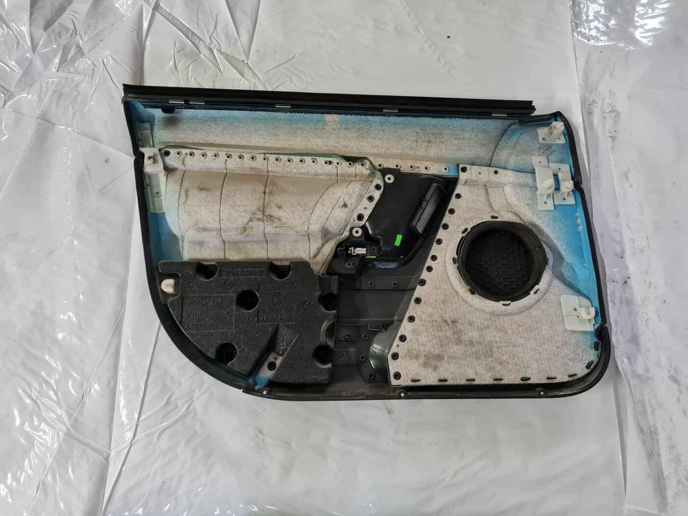 Priekšējo labo durvju apdare priekš OPEL VECTRA C 2006