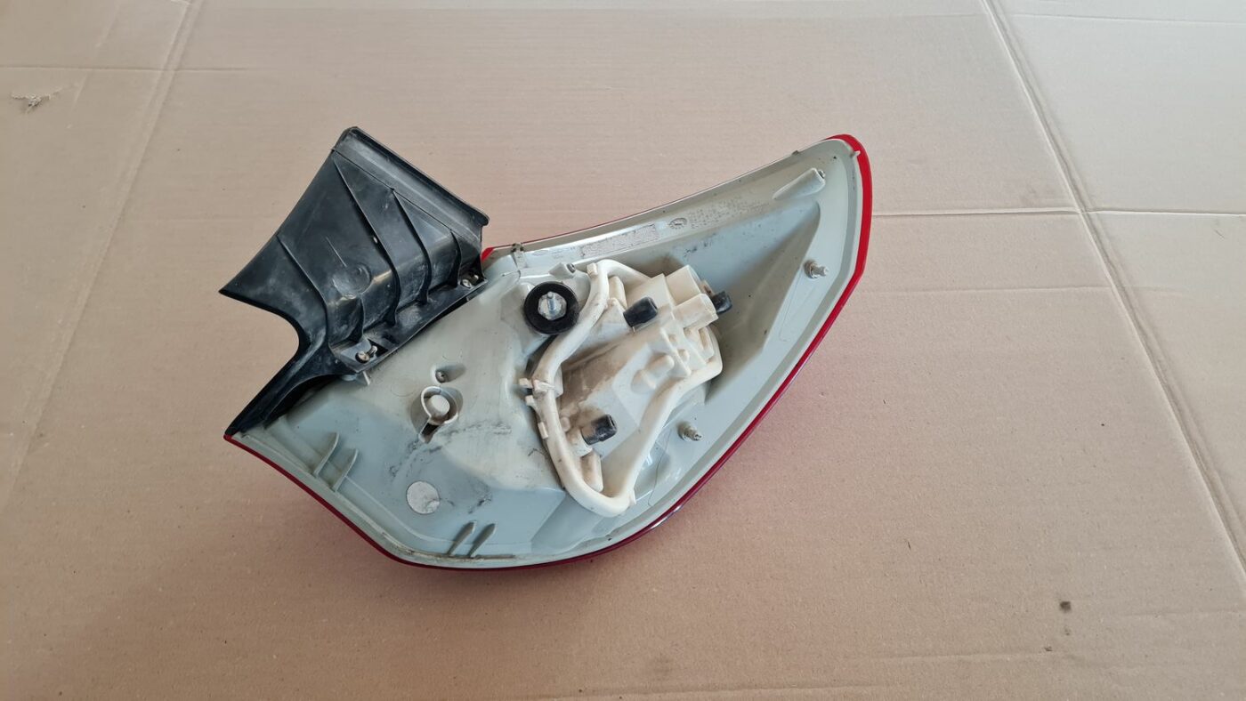 Aizmugurējais kreisais lukturis priekš OPEL ASTRA J 2013 2 Aizmugurējais kreisais lukturis priekš OPEL ASTRA J 2013