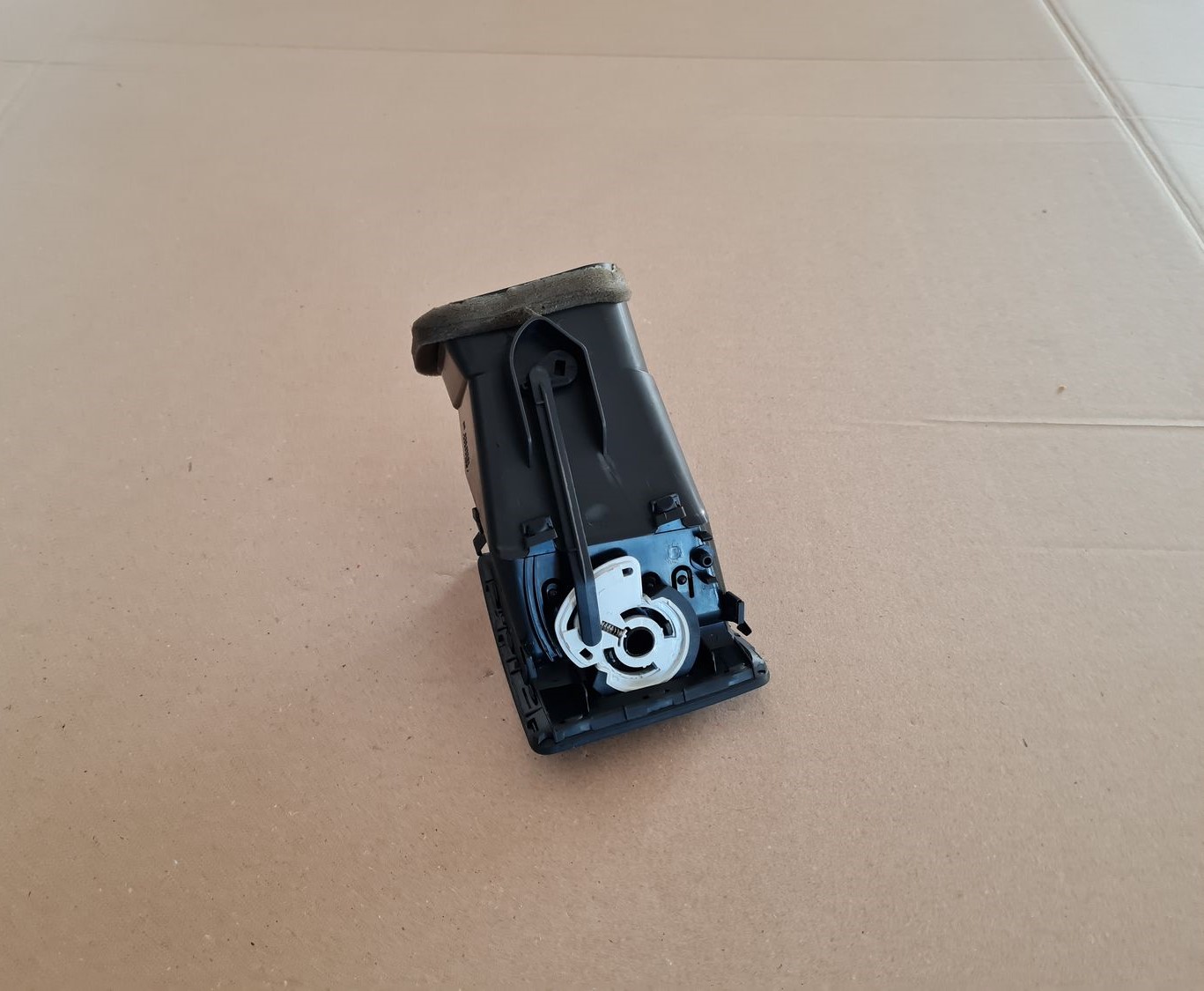 Mērinstrumentu paneļa gaisa vads, pa kreisi priekš OPEL ASTRA J 2013