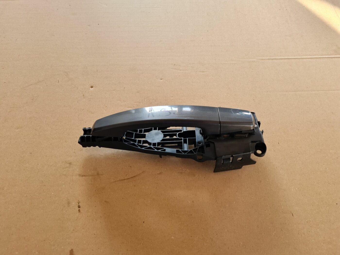 Aizmugurējais kreisais durvju rokturis priekš OPEL ASTRA J 2013