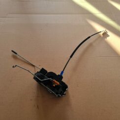 Priekšējo labo durvju slēdzene priekš OPEL ASTRA J 2013