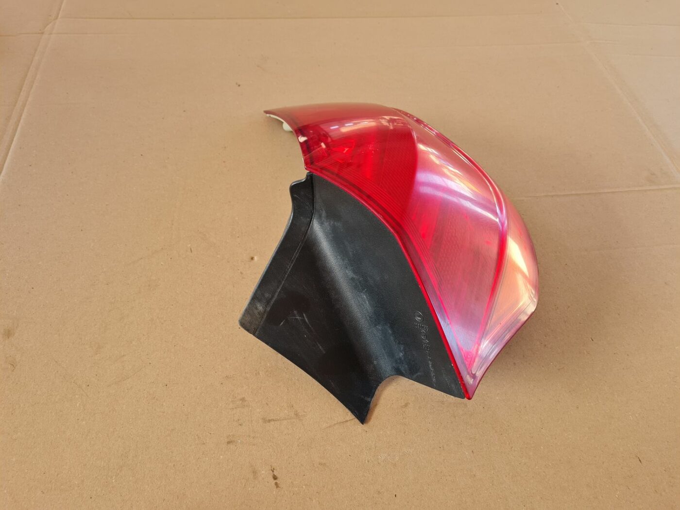 Aizmugurējais labais lukturis priekš OPEL ASTRA J 2013