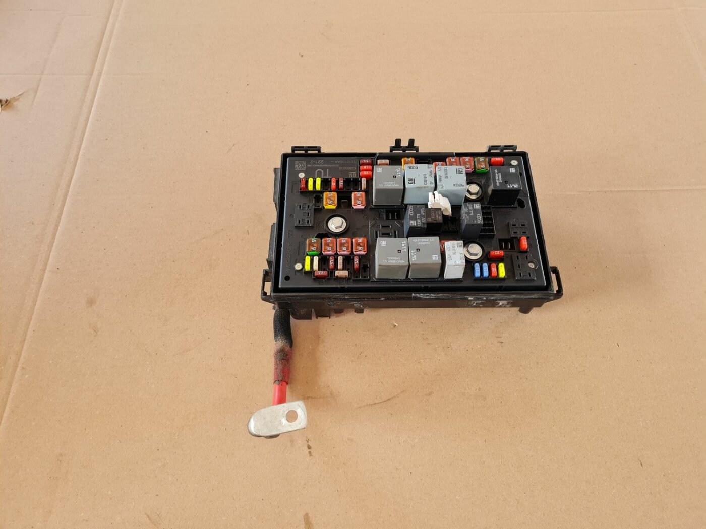 Drošinātāju bloks priekš OPEL ASTRA J 2013 1 Drošinātāju bloks priekš OPEL ASTRA J 2013