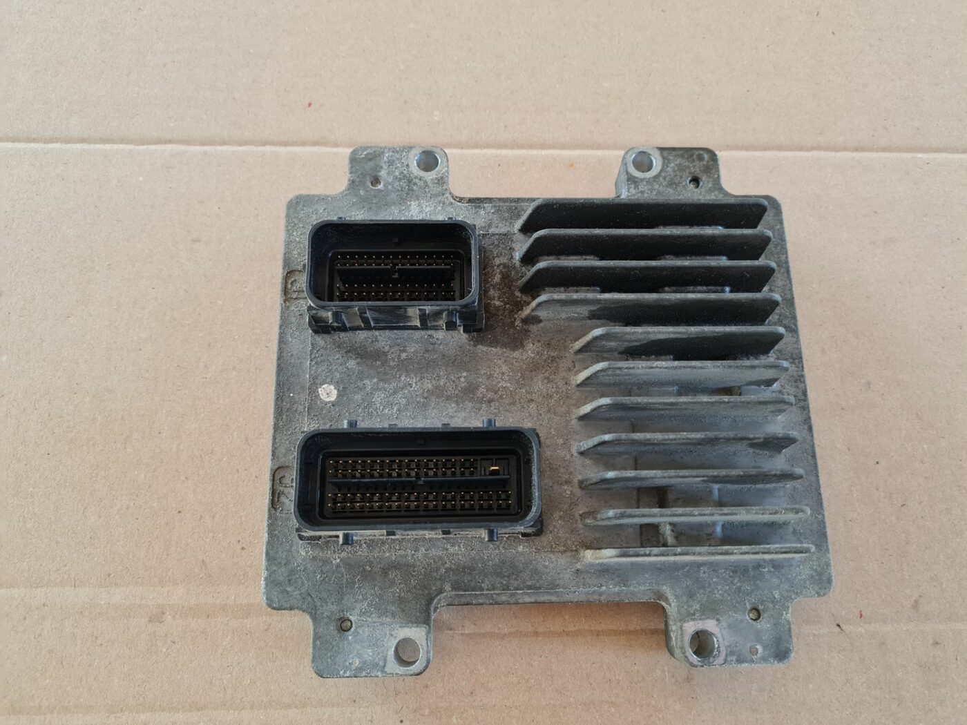 Dzinēja vadības bloks priekš OPEL ASTRA J 2013