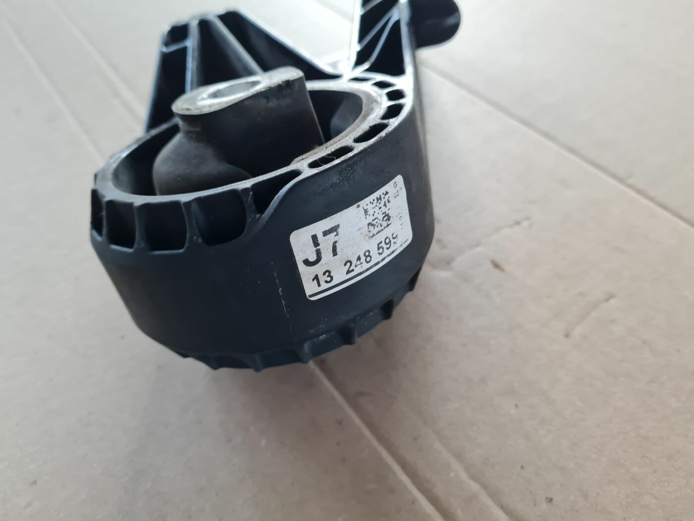 Dzinēja spilvens priekš OPEL ASTRA J 2013 2 Dzinēja spilvens priekš OPEL ASTRA J 2013