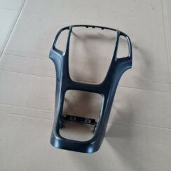 Centrālās konsoles dekoratīvais rāmis priekš OPEL ASTRA J 2013