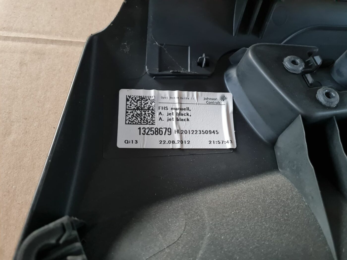 Aizmugurējo kreiso durvju apdare priekš OPEL ASTRA J 2013