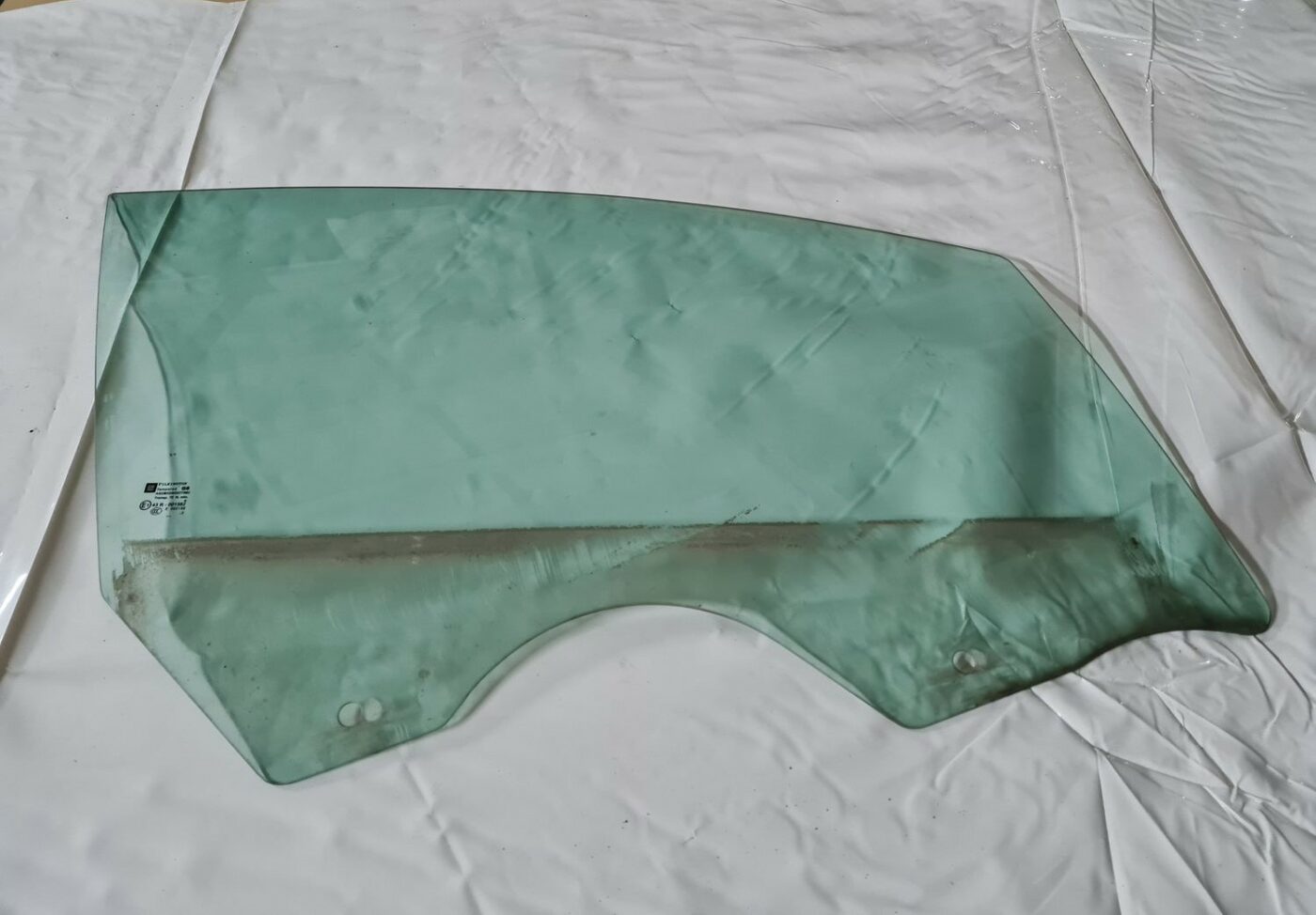 Priekšējo labo durvju stikls priekš OPEL ASTRA J 2013