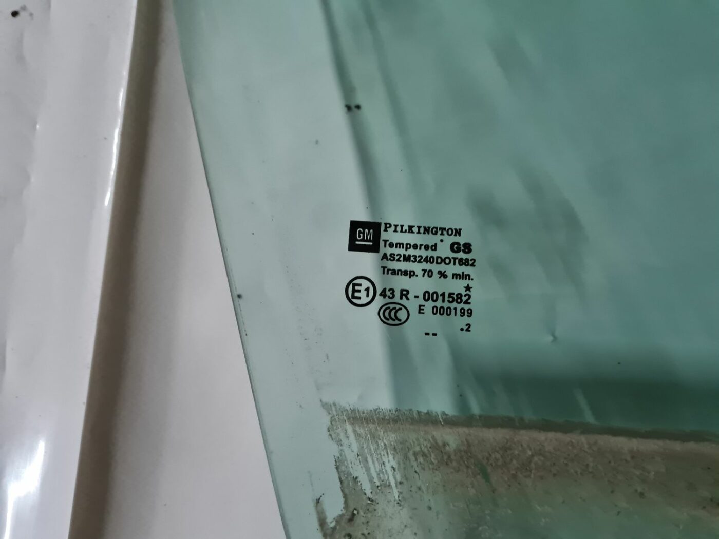 Priekšējo labo durvju stikls priekš OPEL ASTRA J 2013