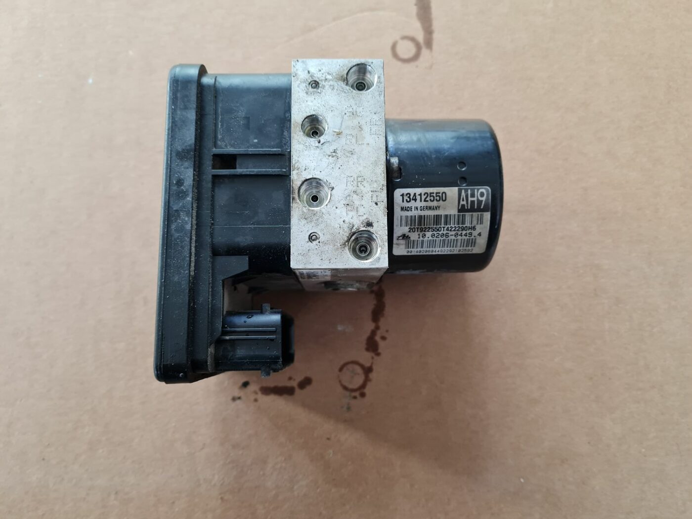 ABS bloks priekš OPEL ASTRA J 2013 2 ABS bloks priekš OPEL ASTRA J 2013