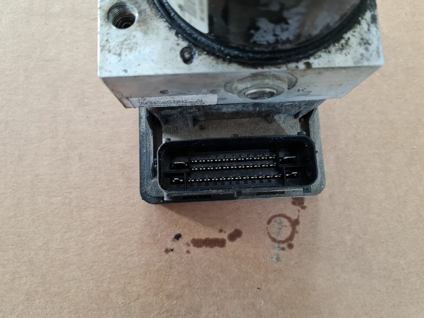 ABS bloks priekš OPEL ASTRA J 2013 3 ABS bloks priekš OPEL ASTRA J 2013