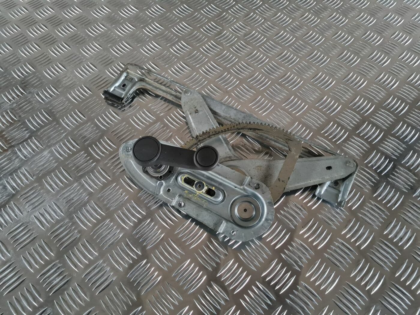 Stikla pacelšanas mehānisms aizmugurējais kreisais priekš FORD FOCUS C-MAX 2004 1 Stikla pacelšanas mehānisms aizmugurējais kreisais priekš FORD FOCUS C-MAX 2004