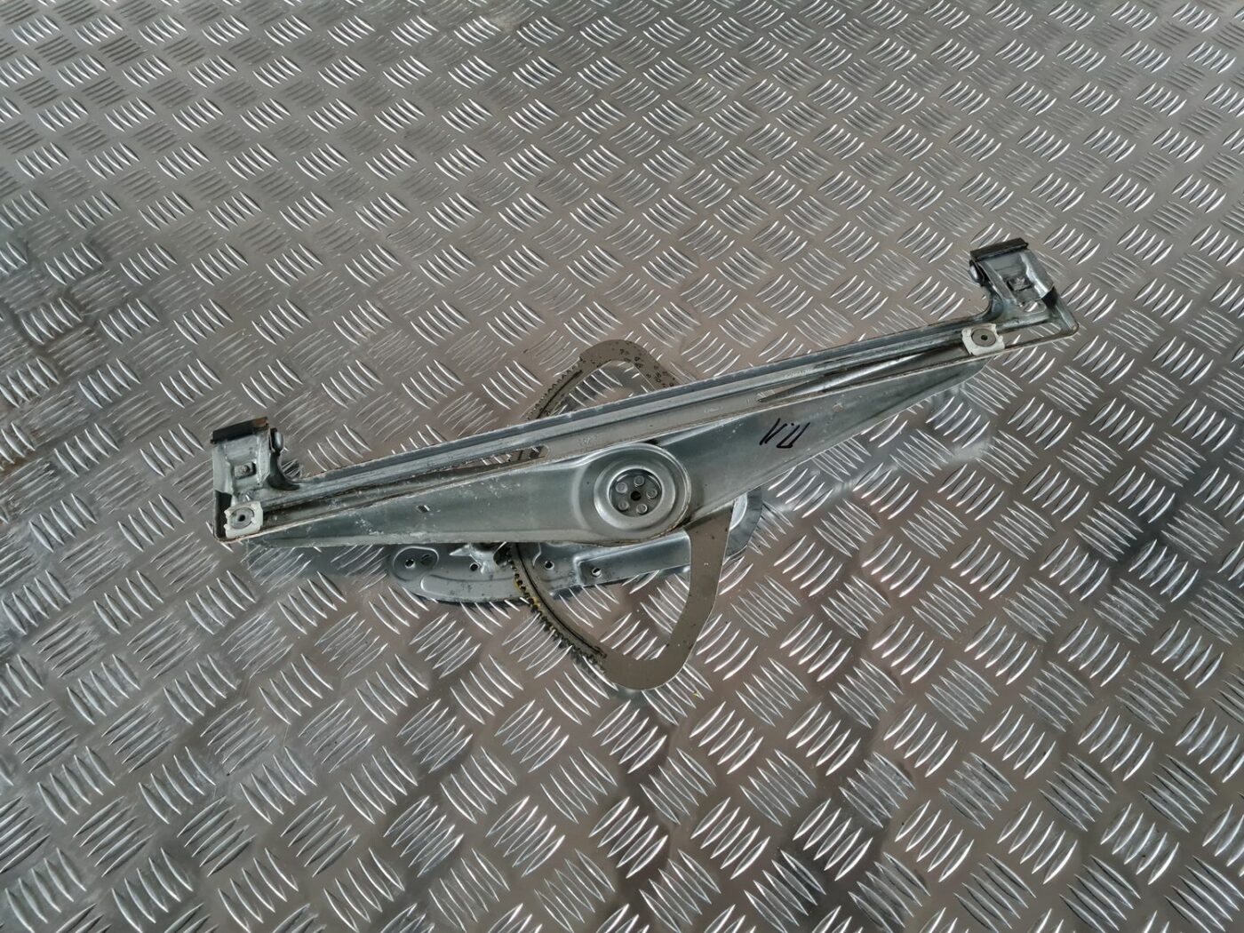 Stikla pacelšanas mehānisms priekšējais kreisais priekš FORD FOCUS C-MAX 2004 2 Stikla pacelšanas mehānisms priekšējais kreisais priekš FORD FOCUS C-MAX 2004