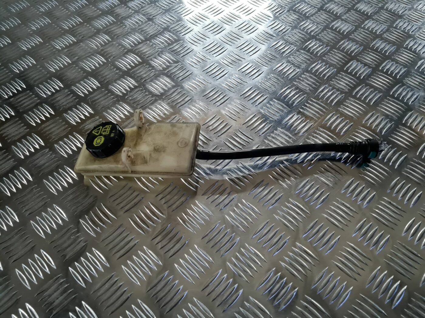 Bremžu šķidruma tvertne priekš FORD FOCUS C-MAX 2004 1 Bremžu šķidruma tvertne priekš FORD FOCUS C-MAX 2004