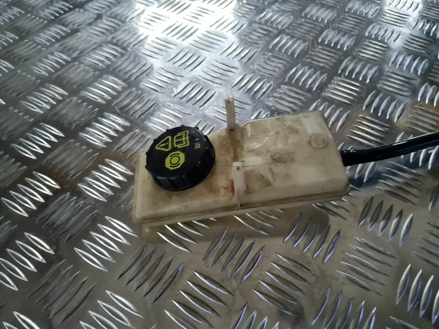 Bremžu šķidruma tvertne priekš FORD FOCUS C-MAX 2004 2 Bremžu šķidruma tvertne priekš FORD FOCUS C-MAX 2004