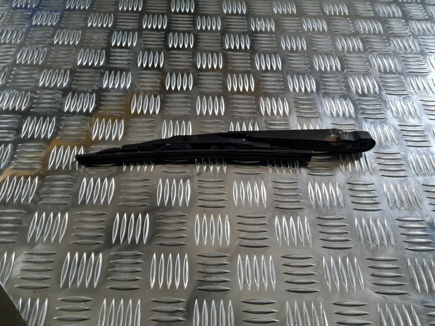 Aizmugurējā loga tīrītāja slotiņa priekš FORD FOCUS C-MAX 2004 3 Aizmugurējā loga tīrītāja slotiņa priekš FORD FOCUS C-MAX 2004