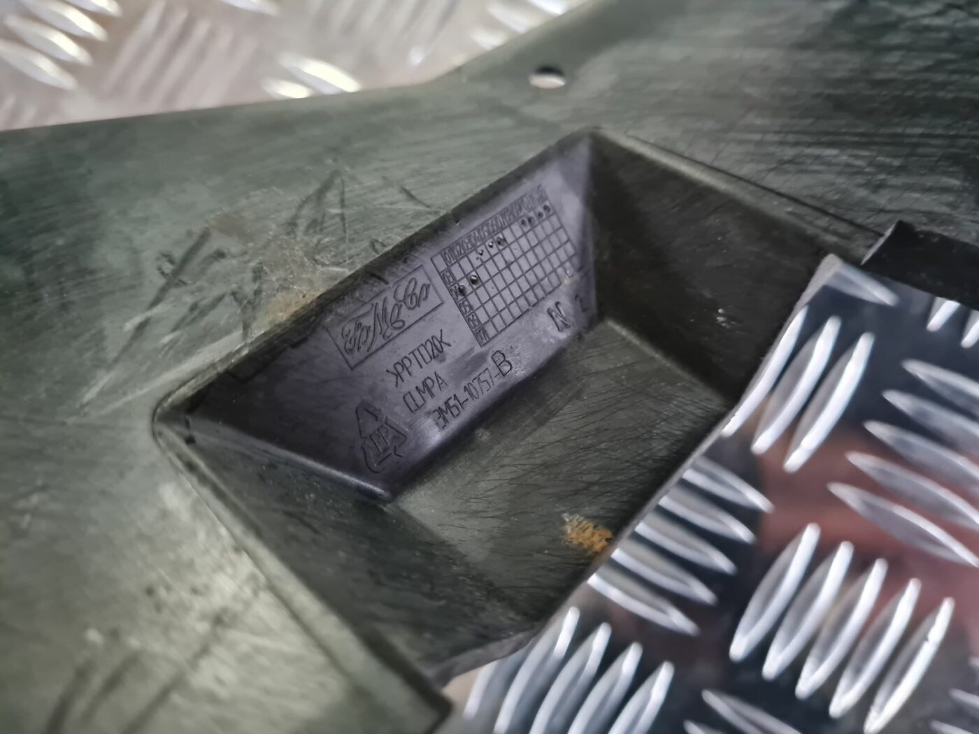 Akumulatora stiprināšanas korpuss priekš FORD FOCUS C-MAX 2004