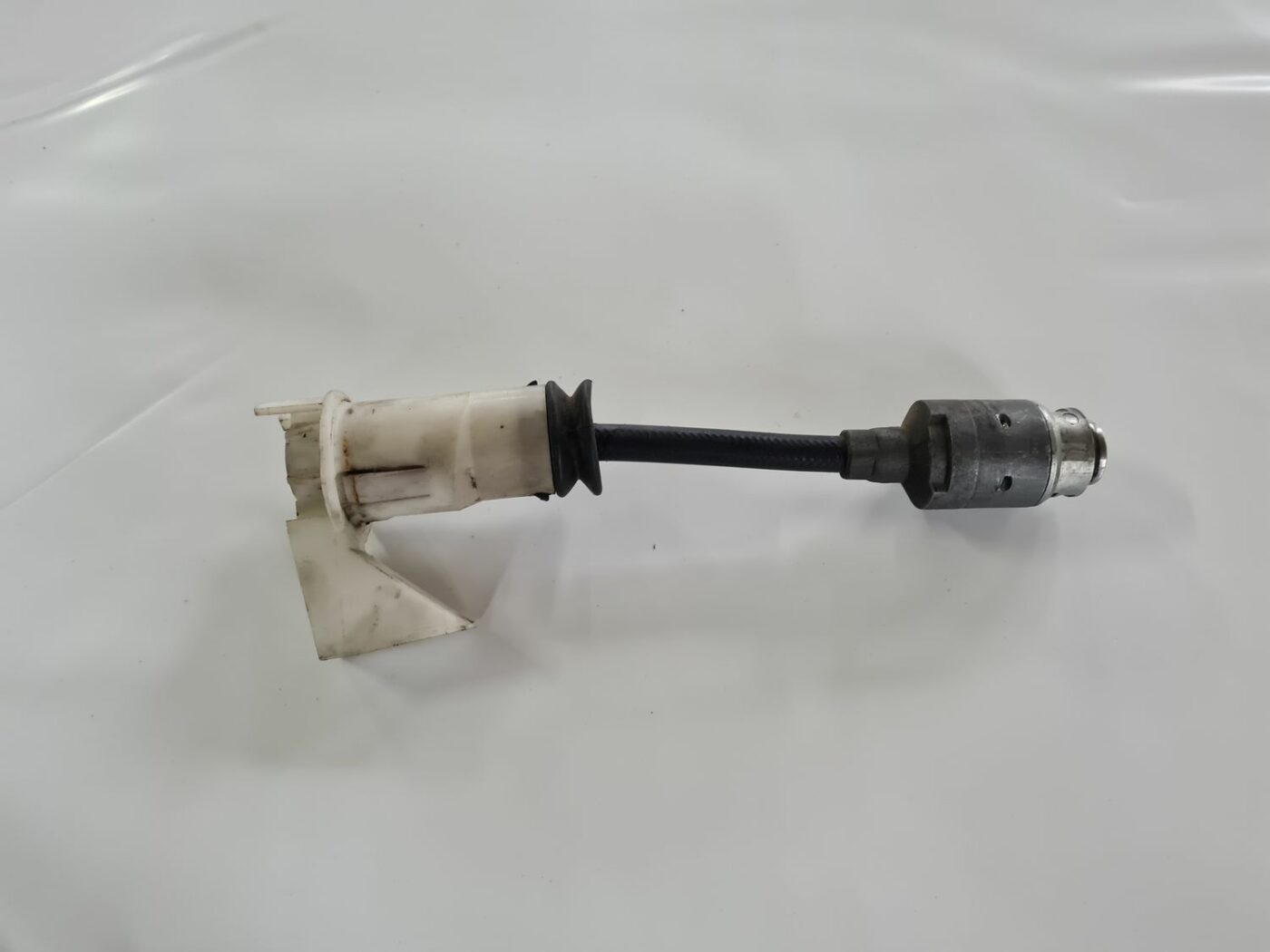 Pārsega slēdzene priekš FORD FOCUS C-MAX 2004 1 Pārsega slēdzene priekš FORD FOCUS C-MAX 2004