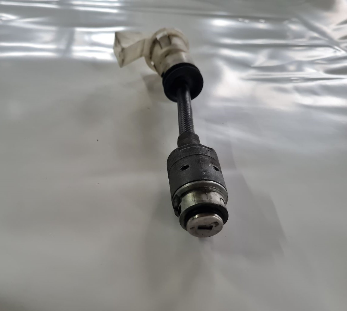 Pārsega slēdzene priekš FORD FOCUS C-MAX 2004 2 Pārsega slēdzene priekš FORD FOCUS C-MAX 2004