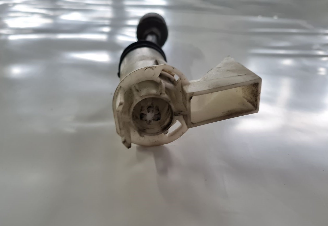 Pārsega slēdzene priekš FORD FOCUS C-MAX 2004 4 Pārsega slēdzene priekš FORD FOCUS C-MAX 2004