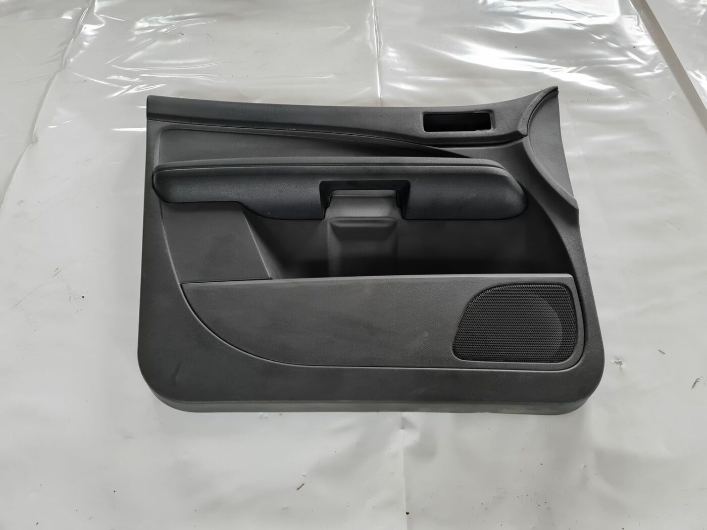 Priekšējo kreiso durvju apdare priekš FORD FOCUS C-MAX 2004