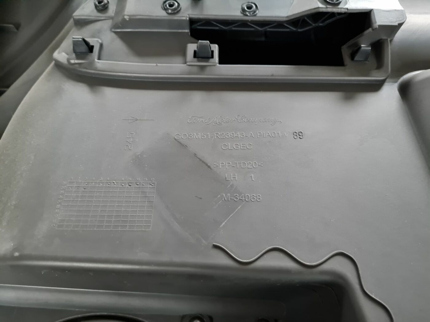 Priekšējo kreiso durvju apdare priekš FORD FOCUS C-MAX 2004