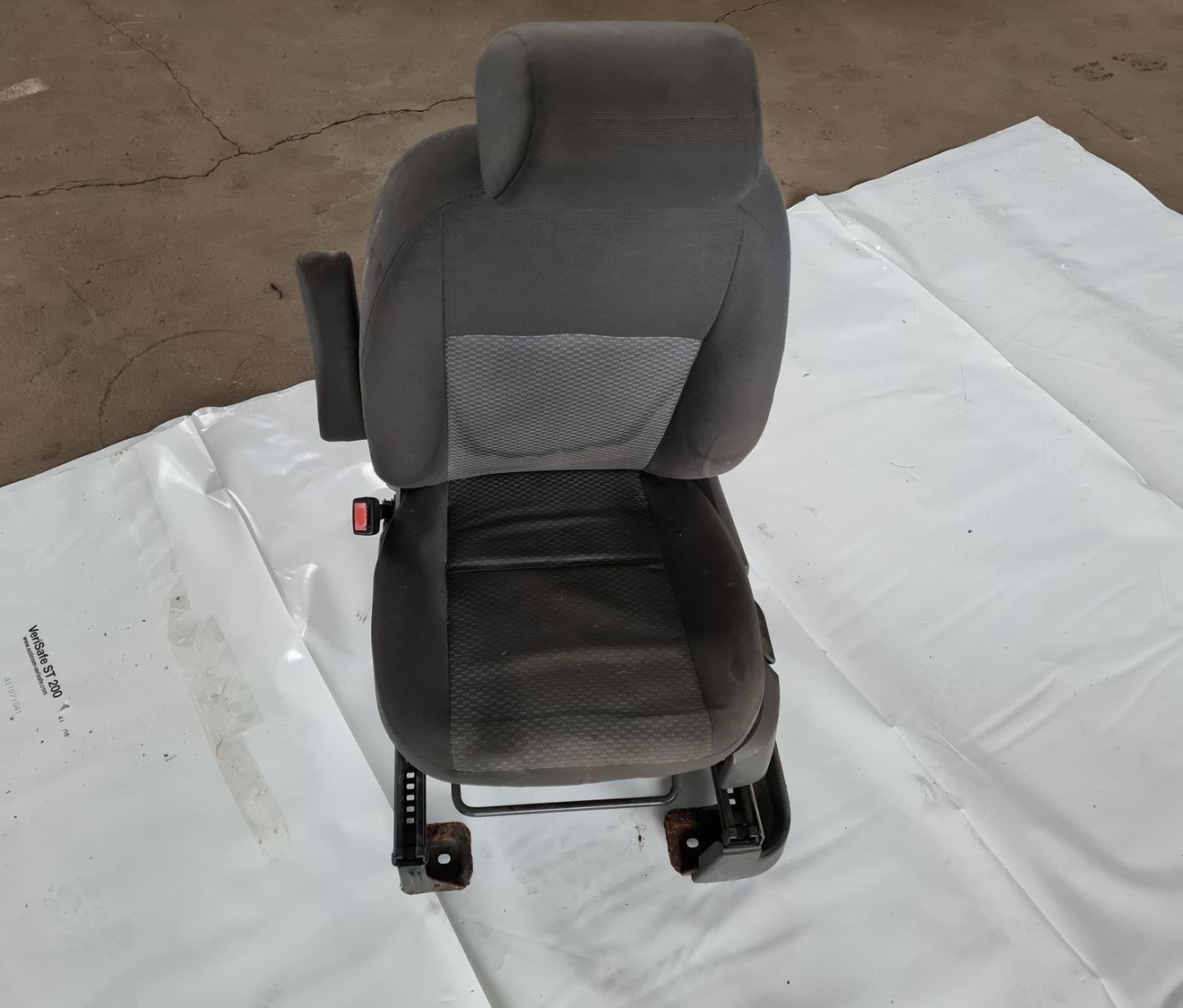 Priekšējais kreisais sēdeklis priekš FORD FOCUS C-MAX 2004