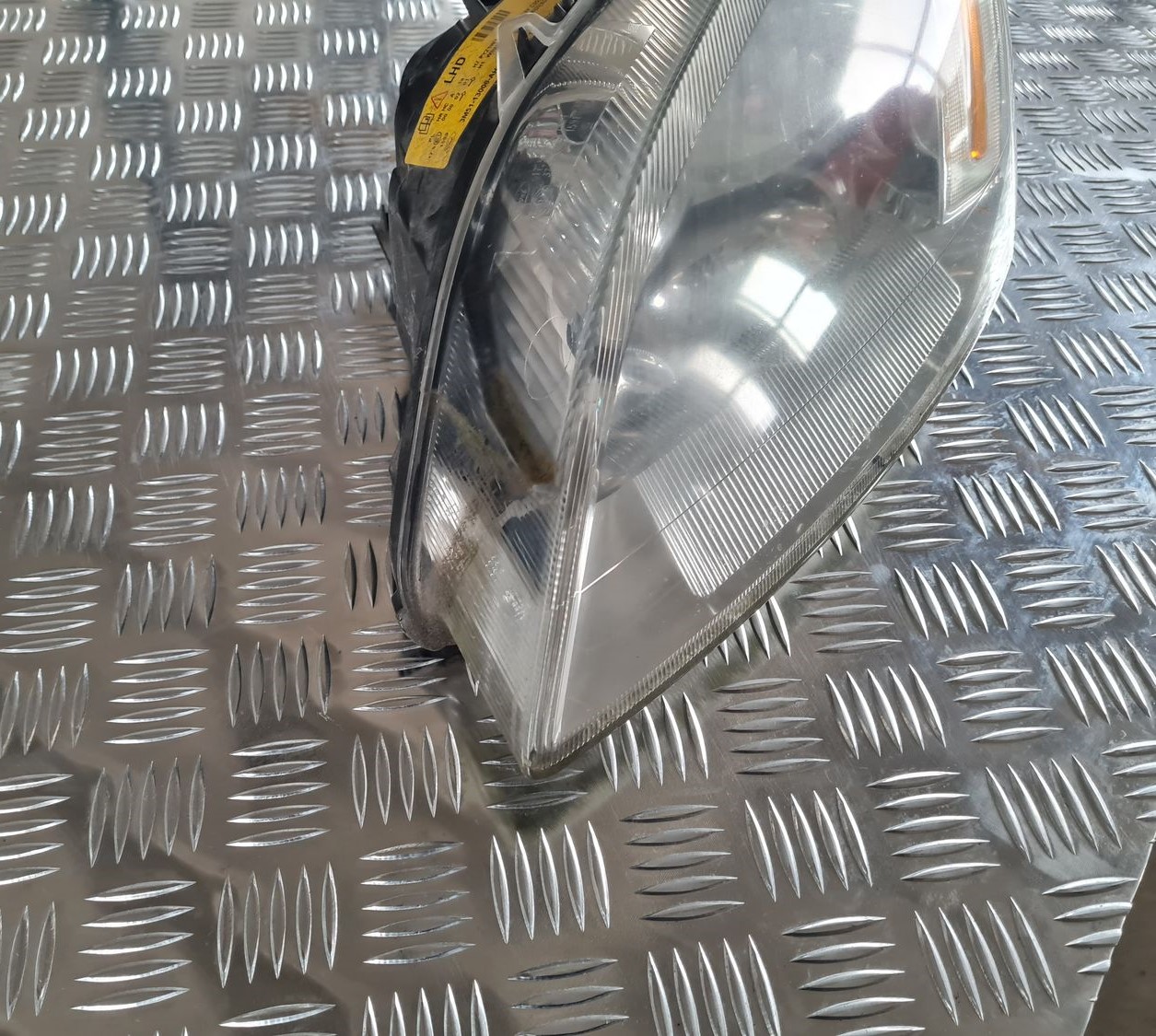 Priekšējais kreisais lukturis priekš FORD FOCUS C-MAX 2004 7 Priekšējais kreisais lukturis priekš FORD FOCUS C-MAX 2004