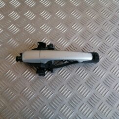 Priekšējāis labais durvju rokturis priekš VOLVO C30 2008 SILVER