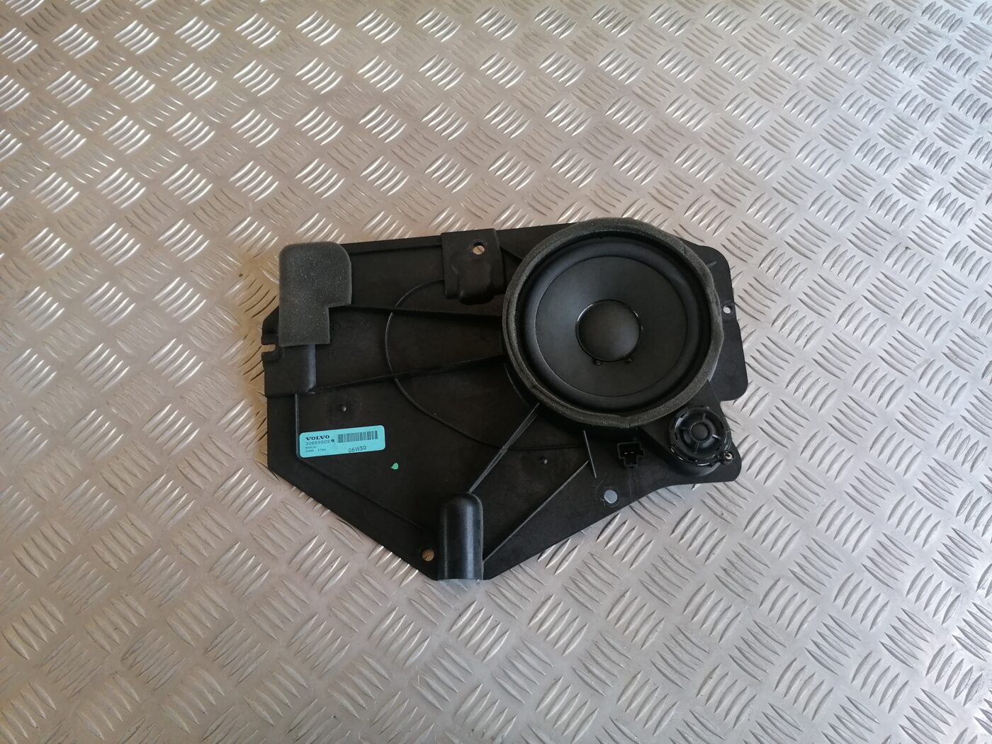 Durvju skaļrunis, apakšā priekš VOLVO C30 2008 SILVER