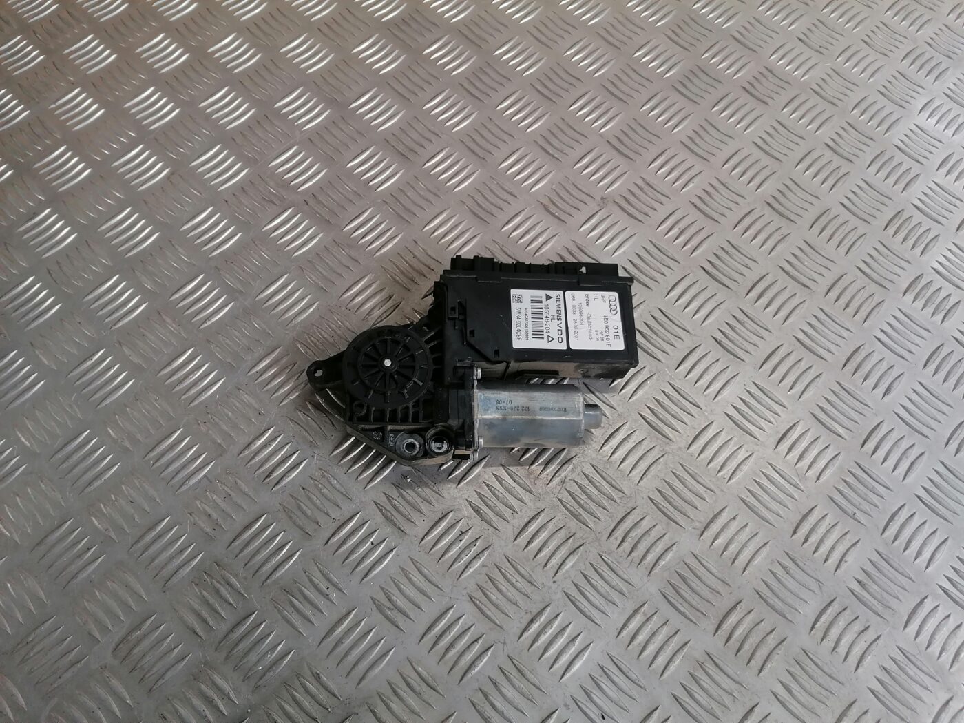 Elektrisko stiklu motors priekš AUDI A4 2008 AVANT 1 Elektrisko stiklu motors priekš AUDI A4 2008 AVANT