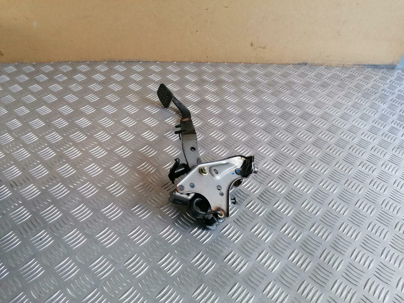 Sajūga pedālis priekš TOYOTA AVENSIS 2007